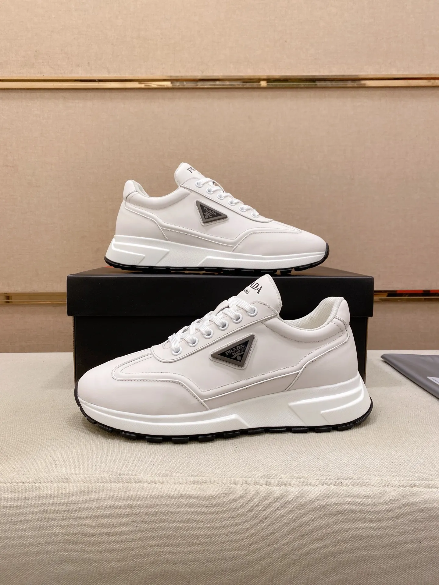 Factory price 600💰 ✔️✔️✔️High version High-quality new PRADA counters are on the market at the same time. The new men's shoes and 😘fabrics are selected from first-layer cowhide and are made by pure handicrafts. Lining: Full cowhide lining. 👍🏿 High-end ☄️ air-cushion molded anti-slip rubber outsole, exquisite lines, simple and elegant, comfortable and high-end for leisure travel. Code number: 38 to 45